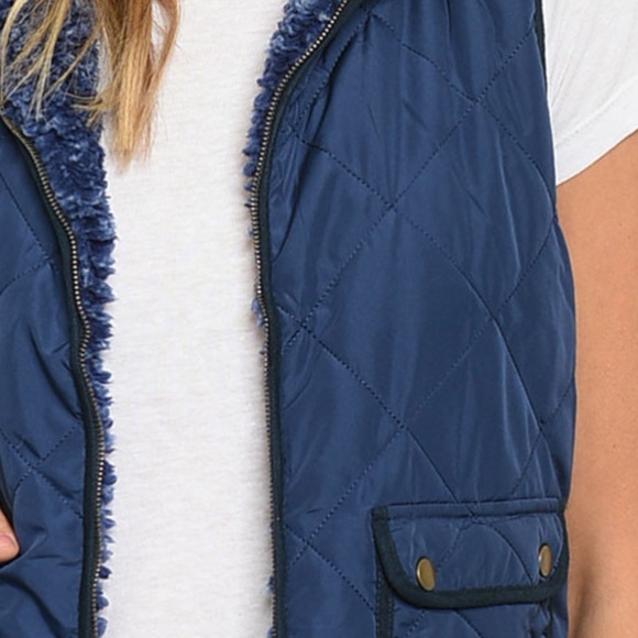 ♦️Navy Quilted Fleece Vest with Pockets - Picture 4 of 6